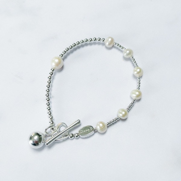 Off-set Pearl Bracelet 