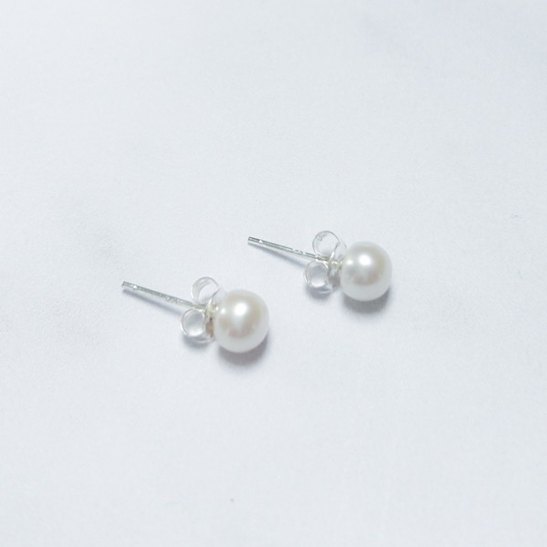 Small Lux Pearl Stud 