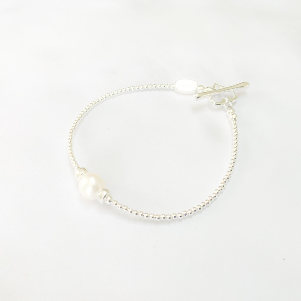 Simple Pearl Skinny Bracelet 