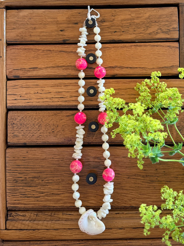 RASPBERRY RIPPLE GEMSTONE NECKLACE