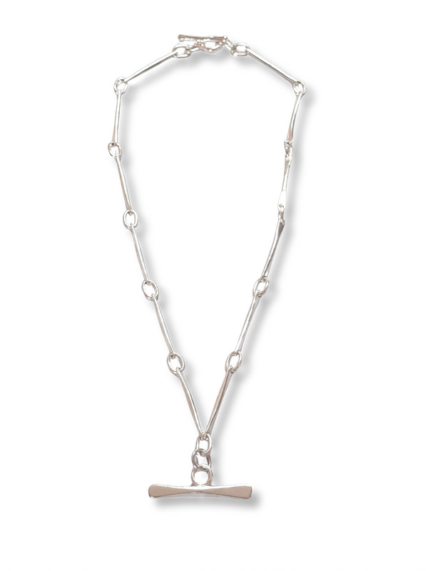 JOYFUL T CHAIN NECKLACE