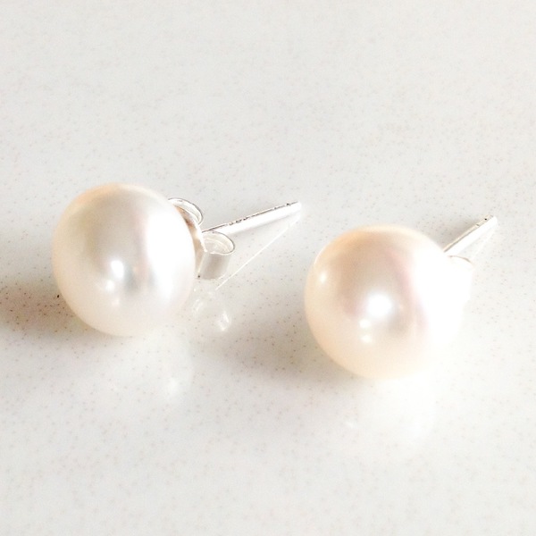 Lux Freshwater Pearl Stud