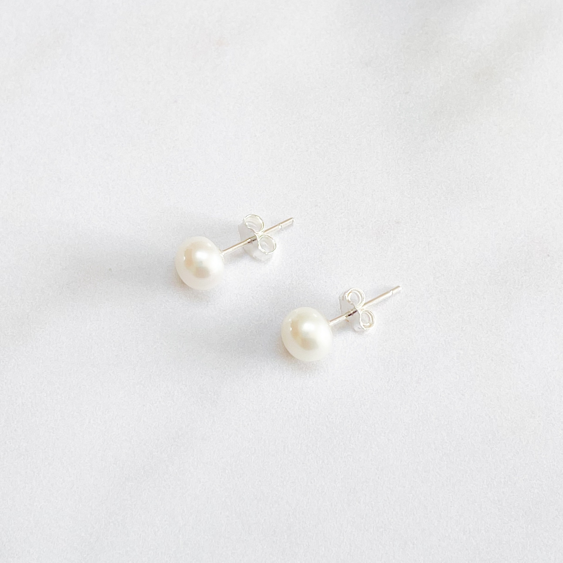 Small Lux Pearl Stud 
