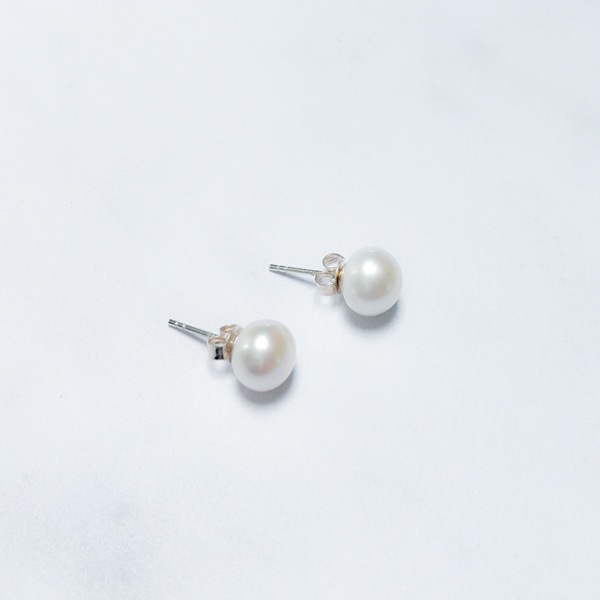Lux Freshwater Pearl Studs