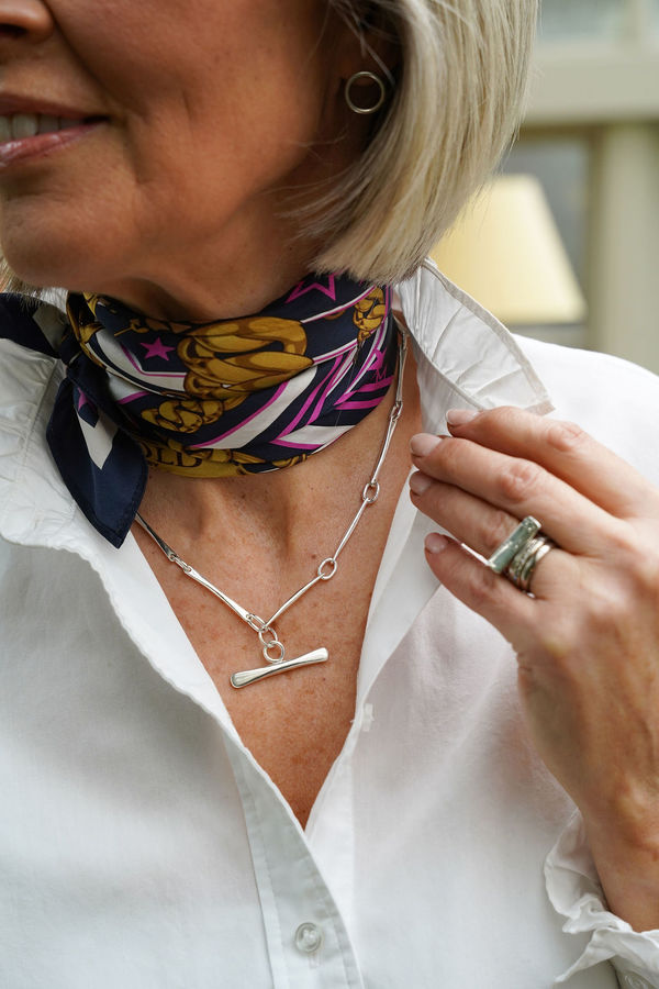 JOYFUL T CHAIN NECKLACE