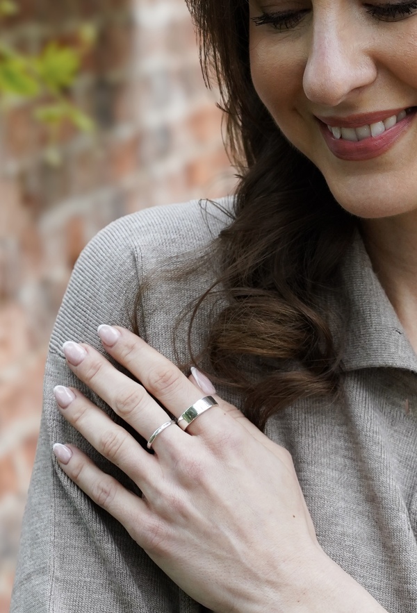 SLEEK SMOOTH MIDI RING