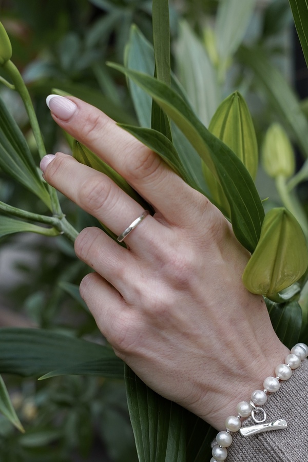 SERENE SLEEK STACKER RING