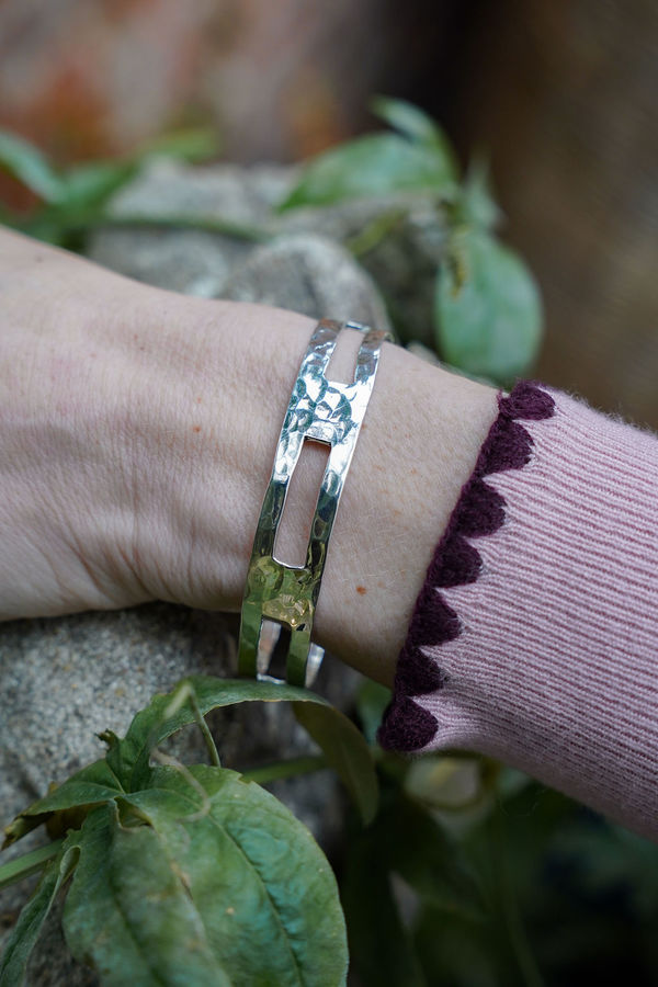 CONFIDENCE CUT OUT CUFF BRACELET