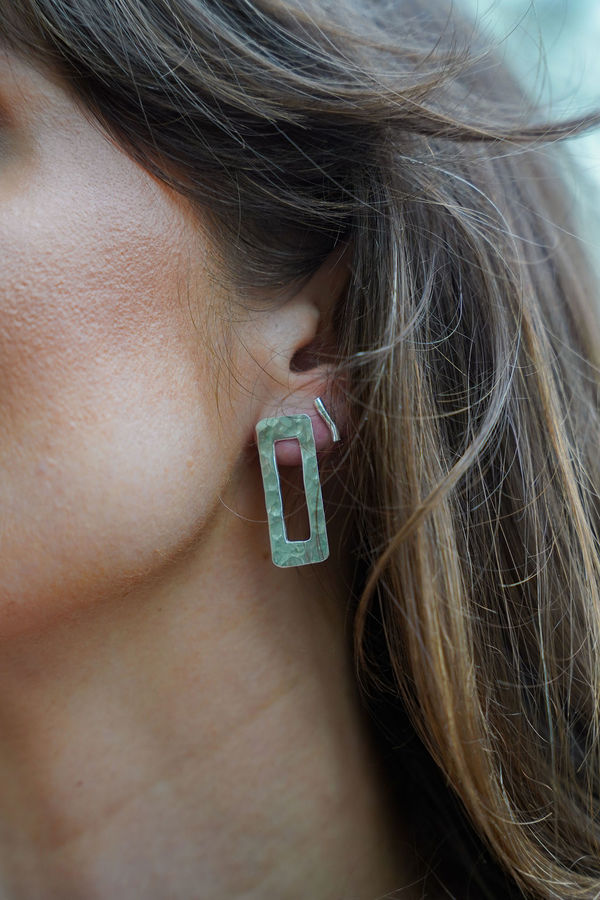 CONFIDENCE CUT-OUT STUDS