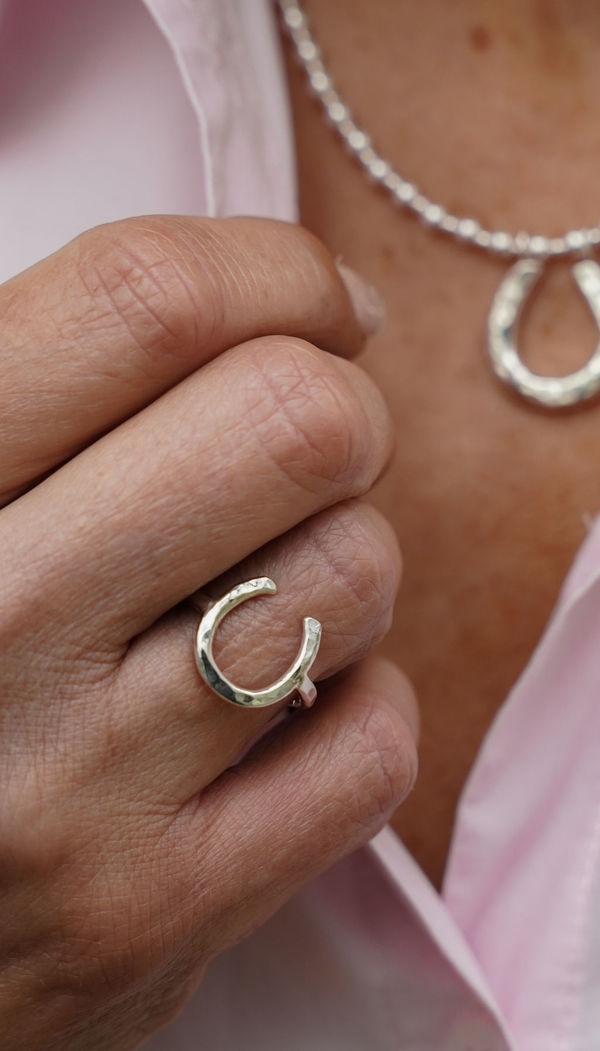 LUCKY HORSE SHOE RING