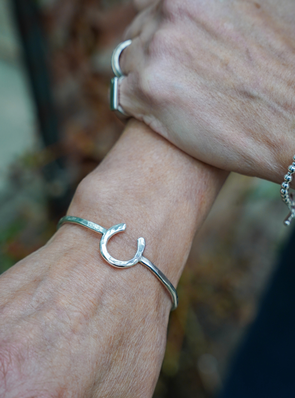 LUCKY HORSE SHOE CUFF BRACELET