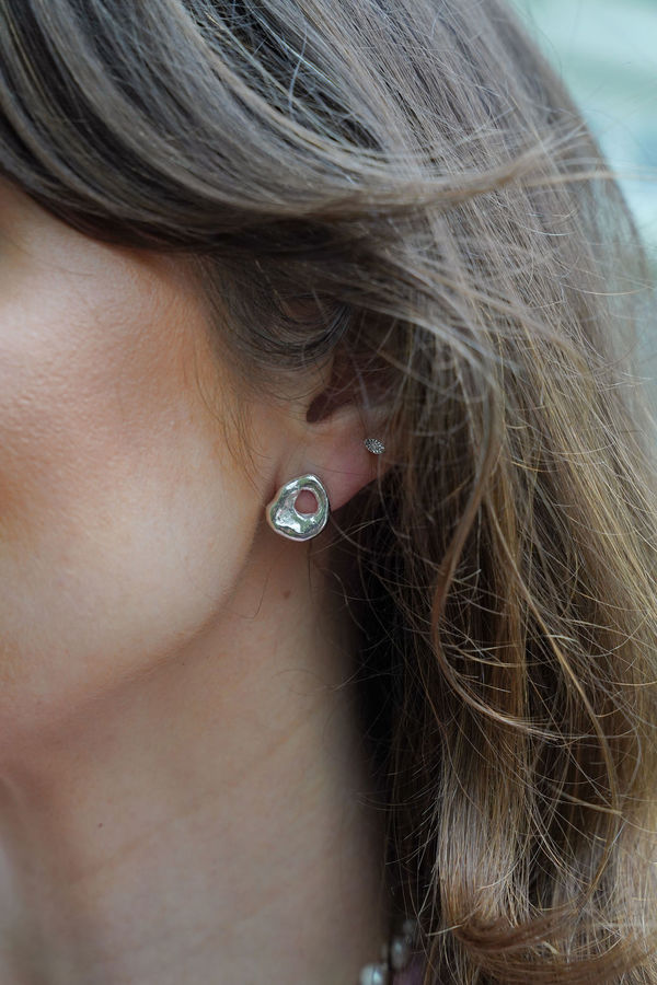 SERENITY MOLTEN CIRCLE STUDS
