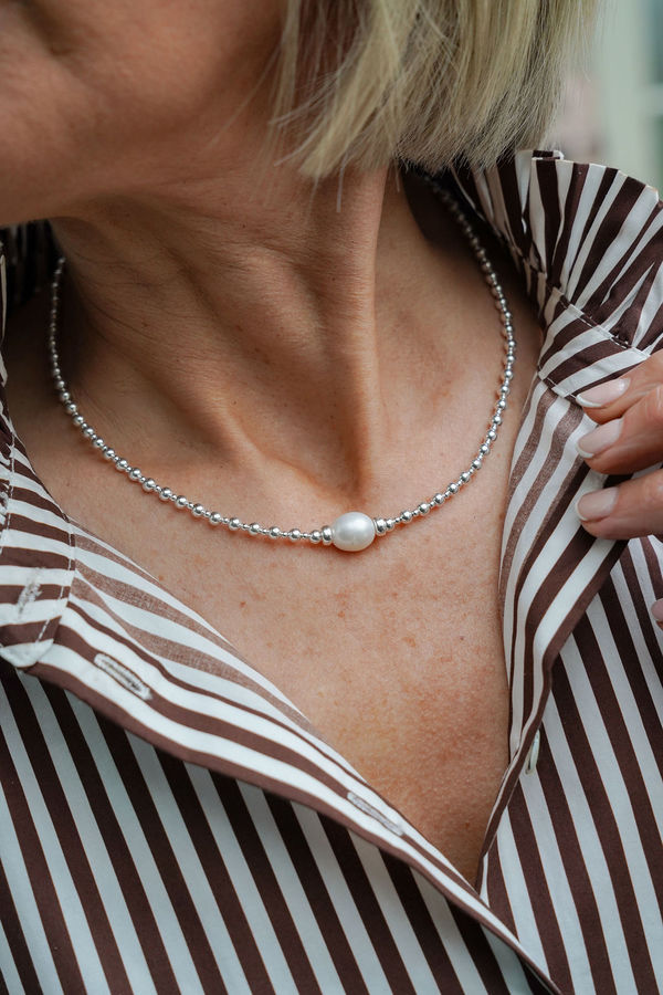 ELEGANT BAROQUE ORB NECKLACE