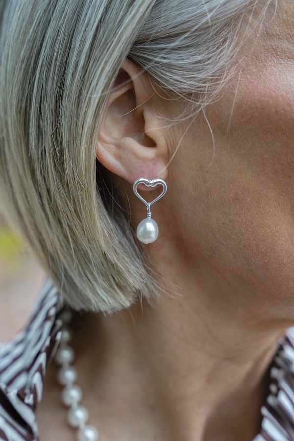 SERENE OPEN HEART PEARL DROPS
