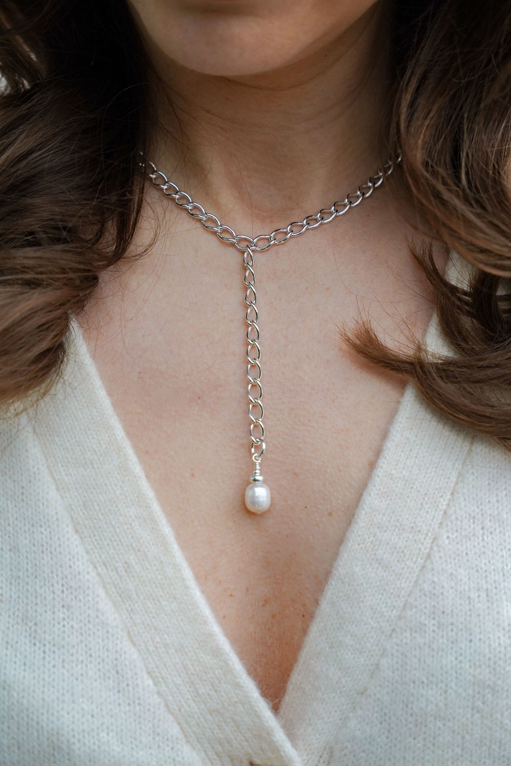RADIANT SHORT LARIAT NECKLACE