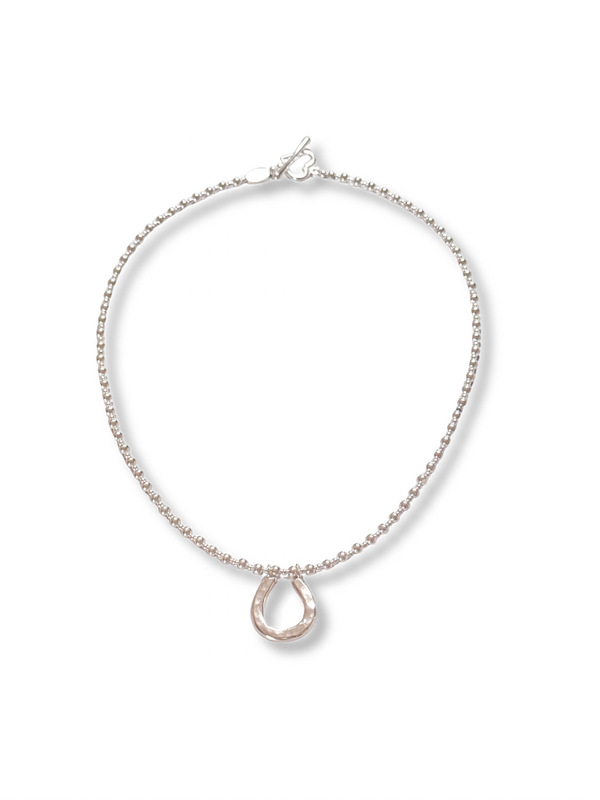 LUCKY HORSE SHOE ORB NECKLACE