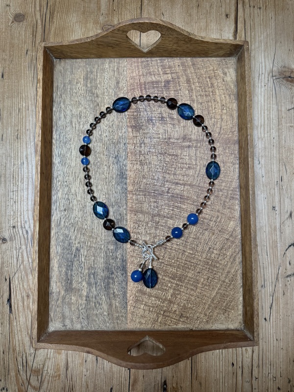 SMOKEY QUARTZ & ROYAL BLUE FACETS FRONT FASTEN NECKLACE
